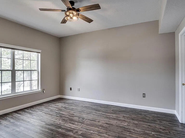 1501 N Partin Drive Niceville FL 32578