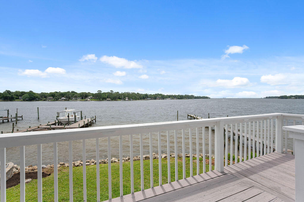 6 Bayshore Point Valparaiso FL 32580