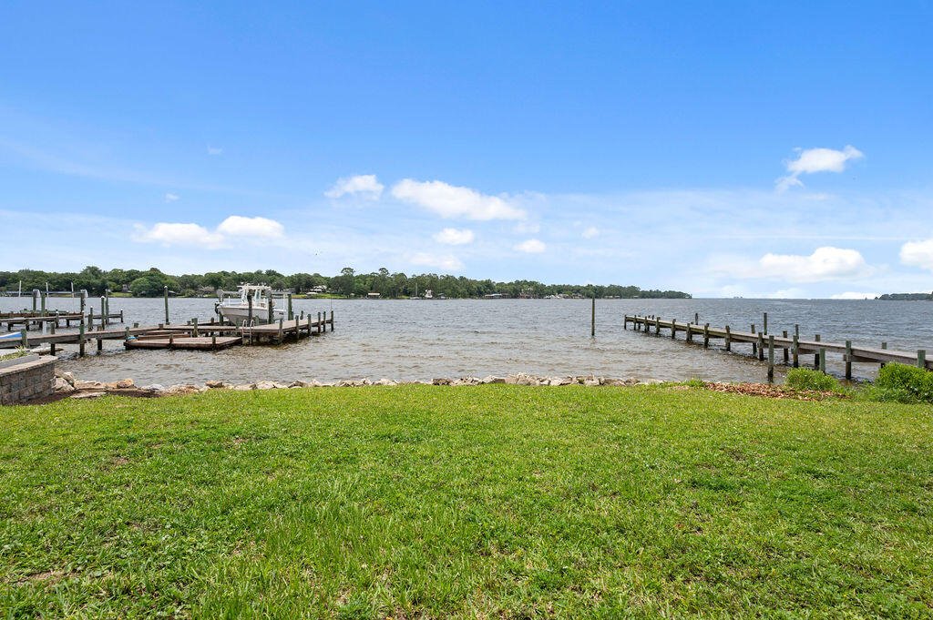 6 Bayshore Point Valparaiso FL 32580