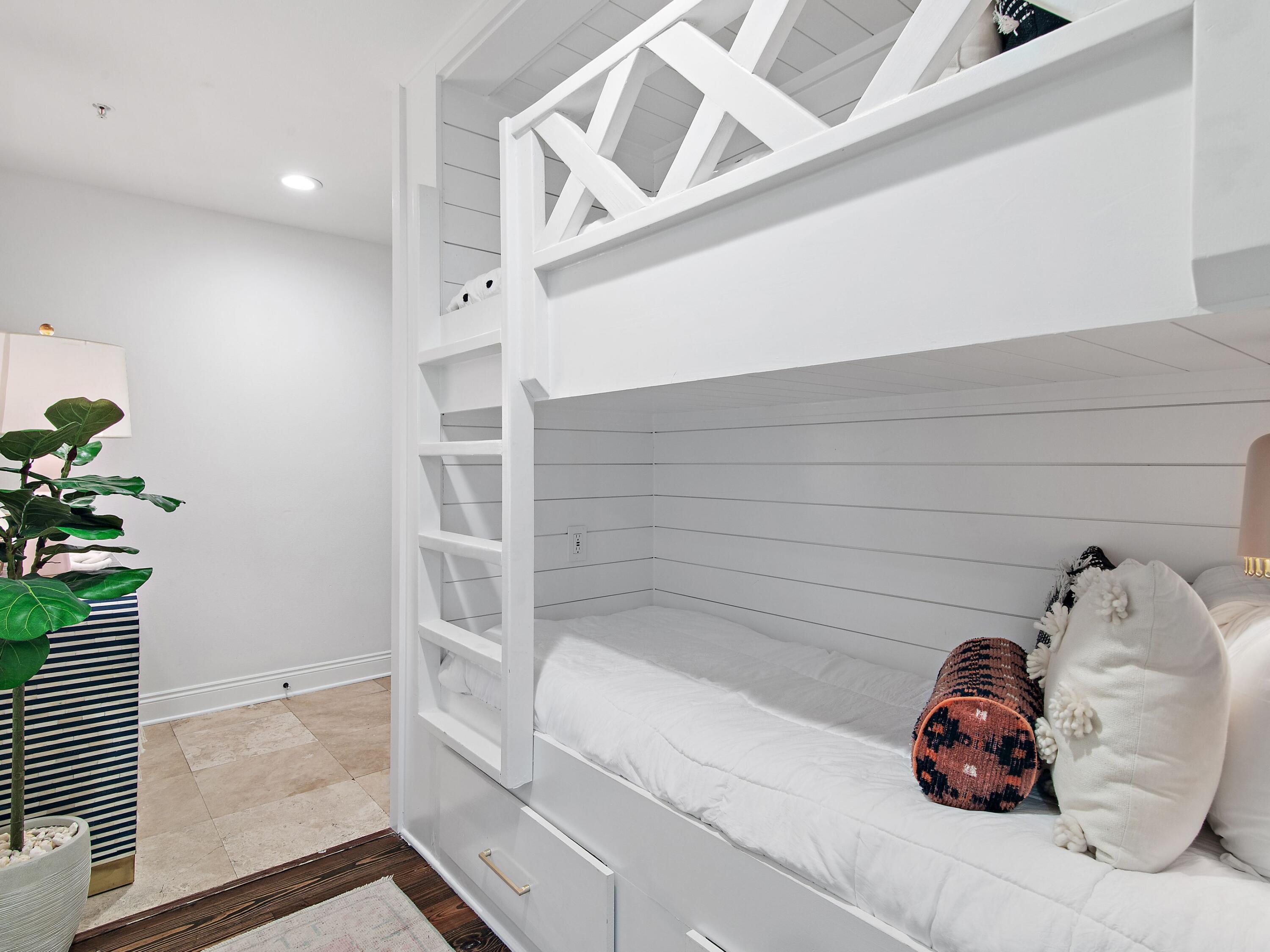 34 N Barrett Square Rosemary Beach FL 32461