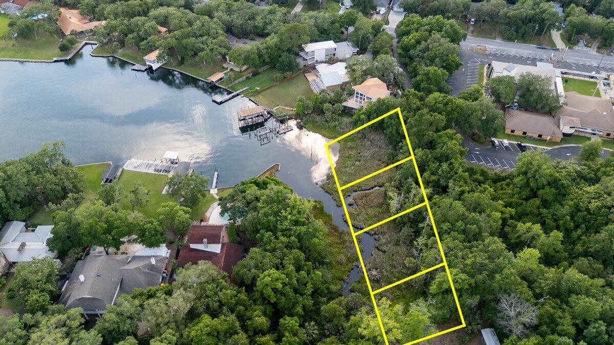 3,4,5 Petit Court Shalimar FL 32579