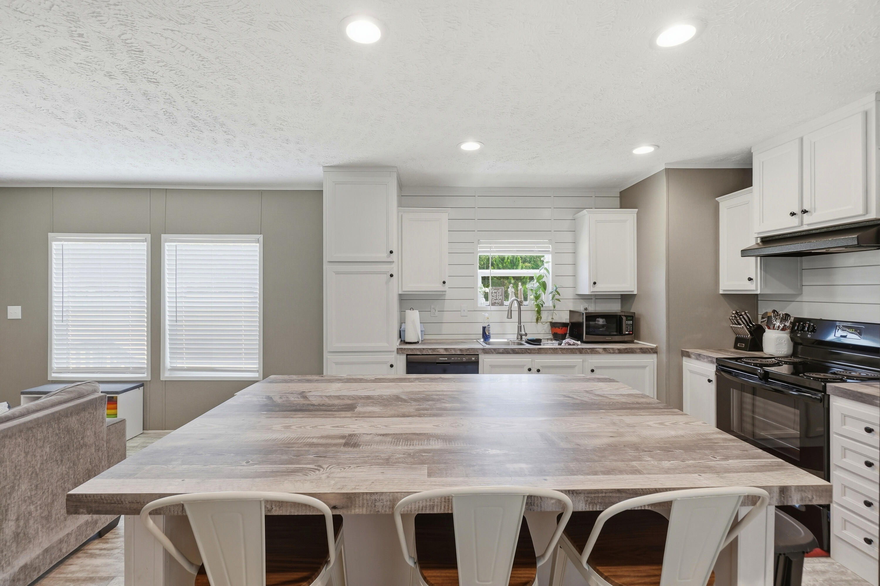 940 Hiawatha Street Holt FL 32564