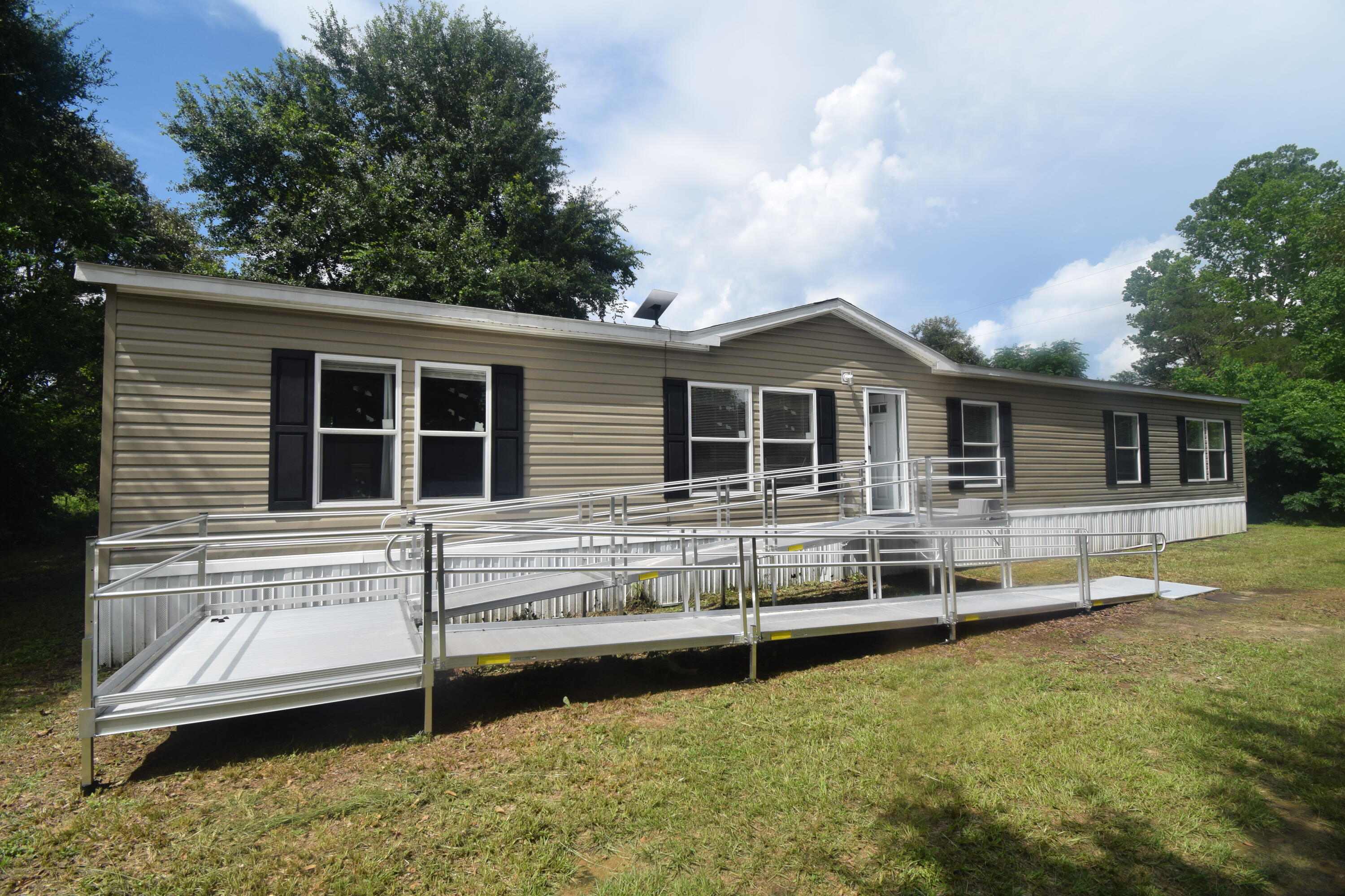 6583 Bill Lundy Road Laurel Hill FL 32567