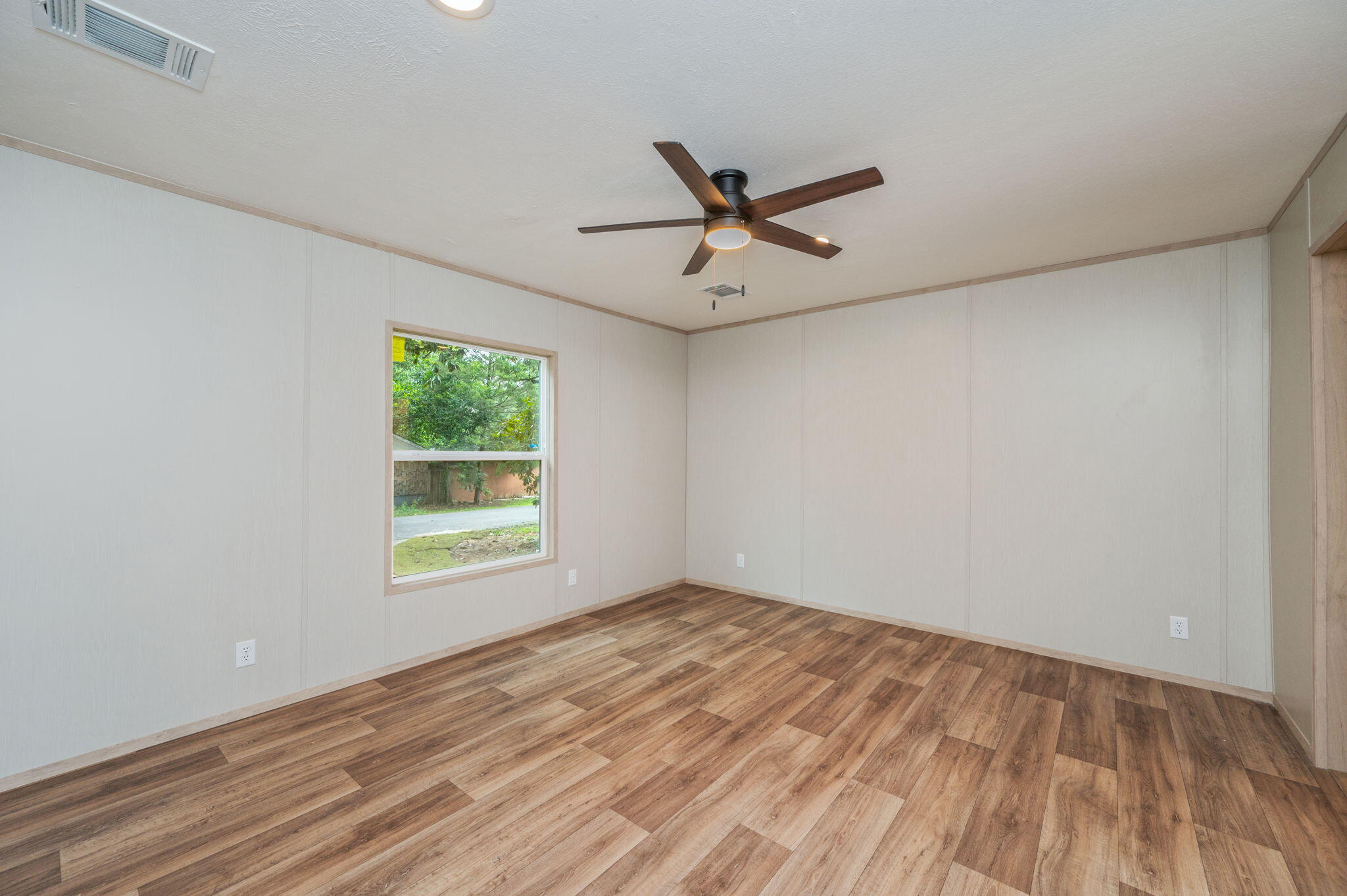 493 Marigold Avenue Defuniak Springs FL 32433