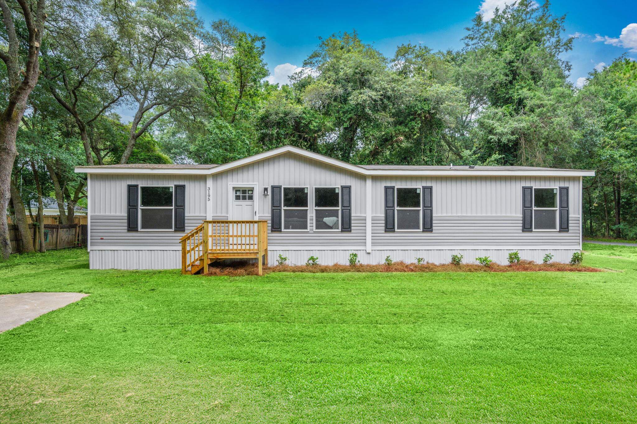 493 Marigold Avenue Defuniak Springs FL 32433