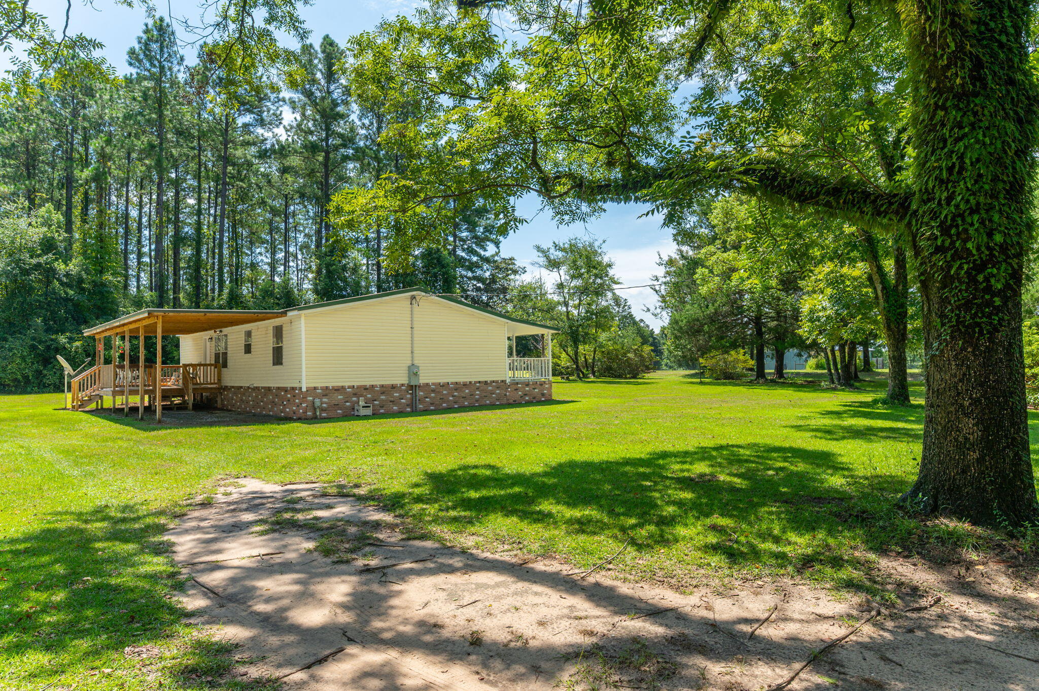 6423 Old River Road Baker FL 32531