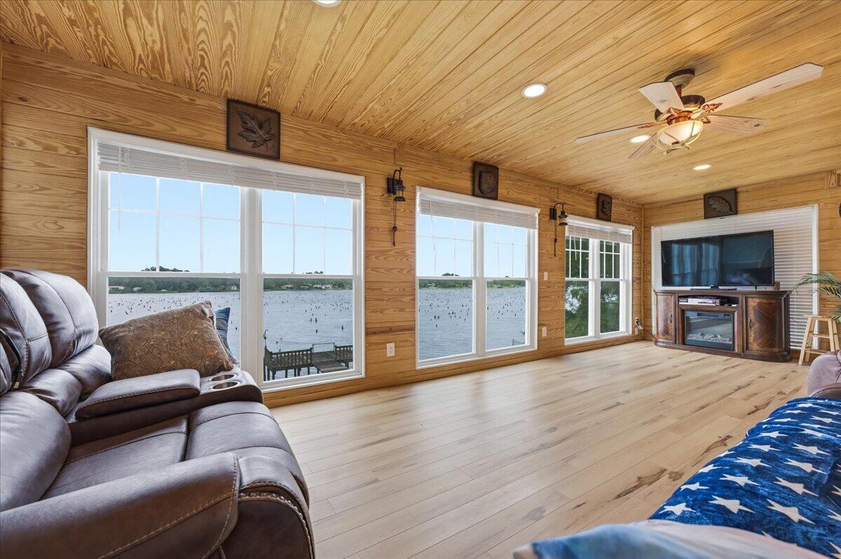 79 Kings Lake Boulevard Defuniak Springs FL 32433