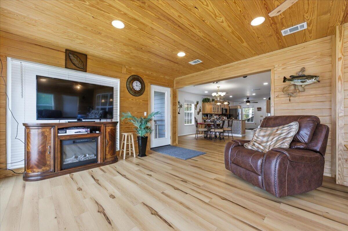 79 Kings Lake Boulevard Defuniak Springs FL 32433