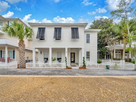 Destin Homes with a Pool