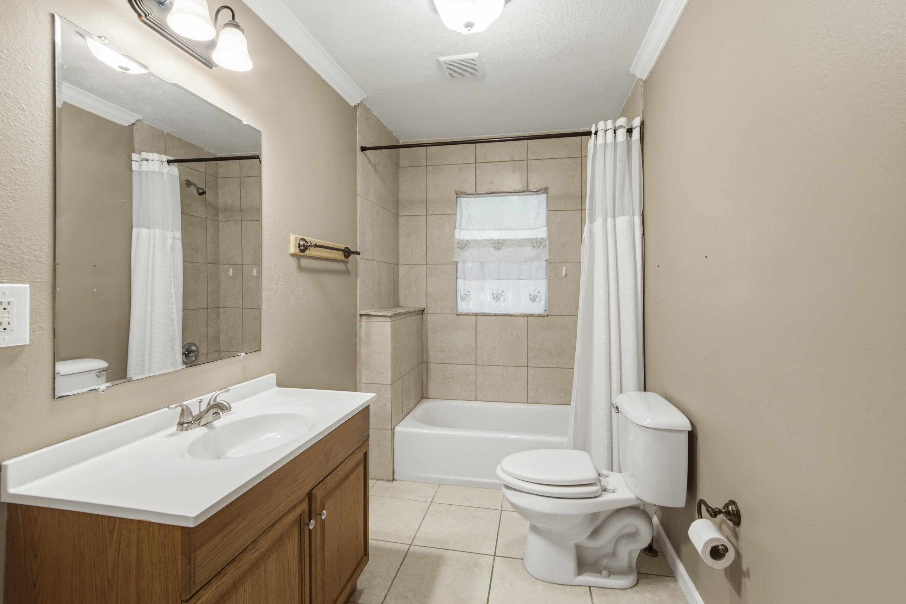 120 N Davis Lane Defuniak Springs FL 32433