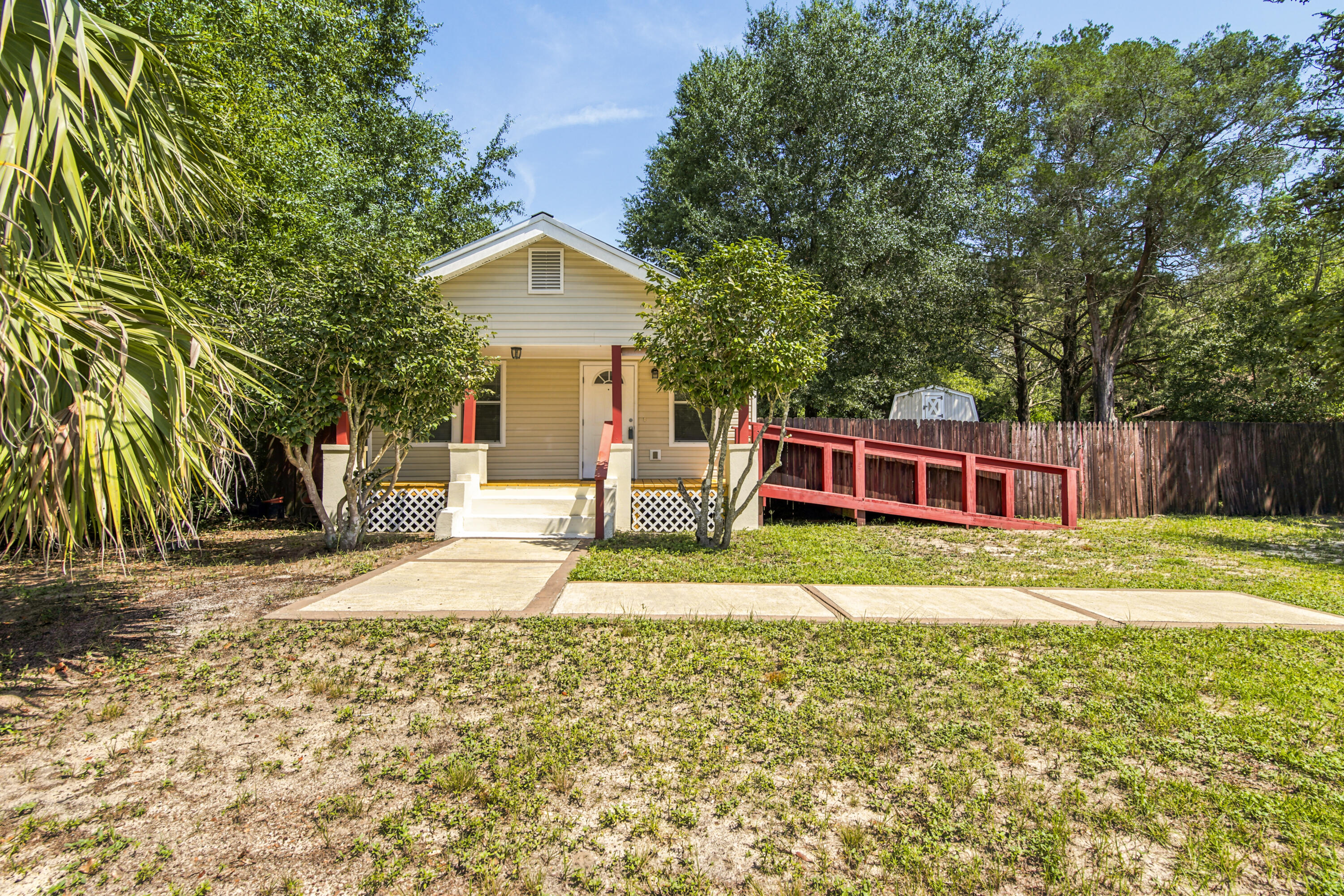 120 N Davis Lane Defuniak Springs FL 32433