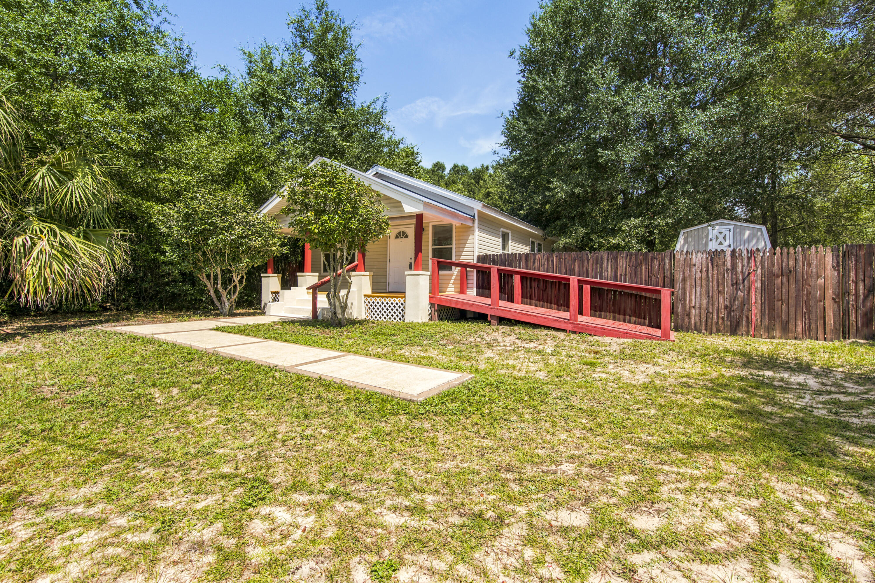 120 N Davis Lane Defuniak Springs FL 32433