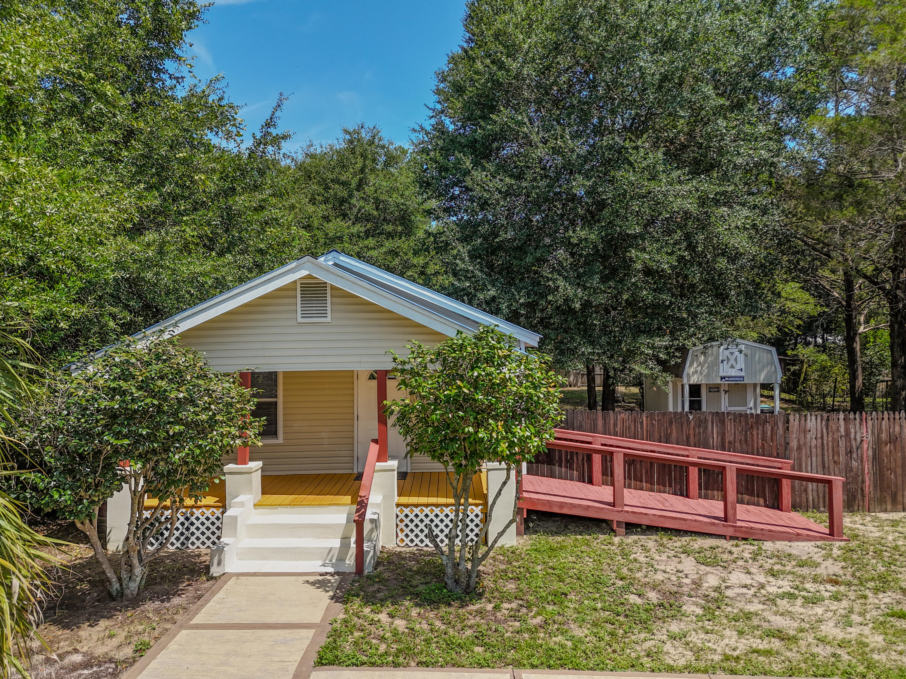 120 N Davis Lane Defuniak Springs FL 32433
