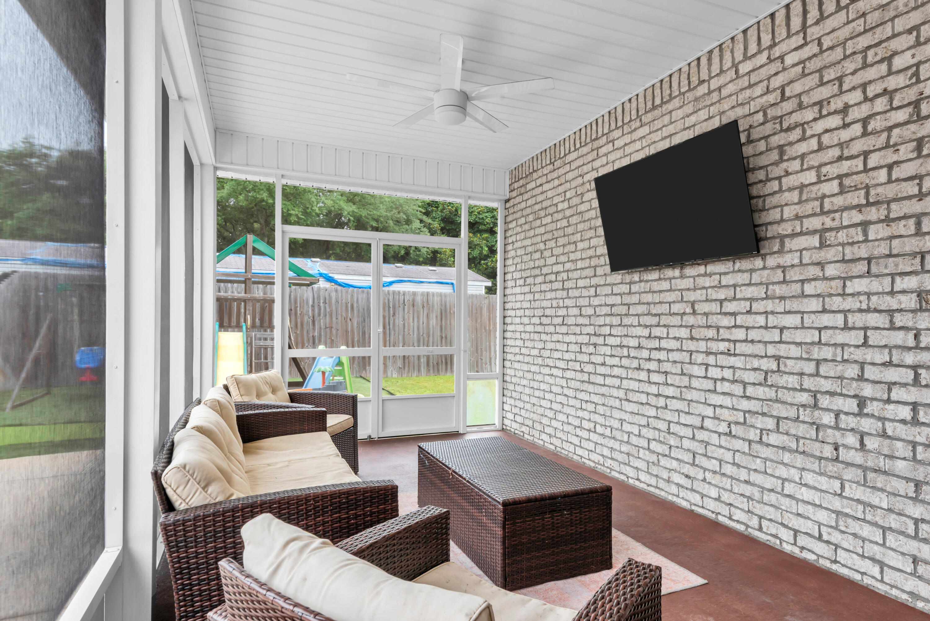 467 Sara Avenue Mary Esther FL 32569