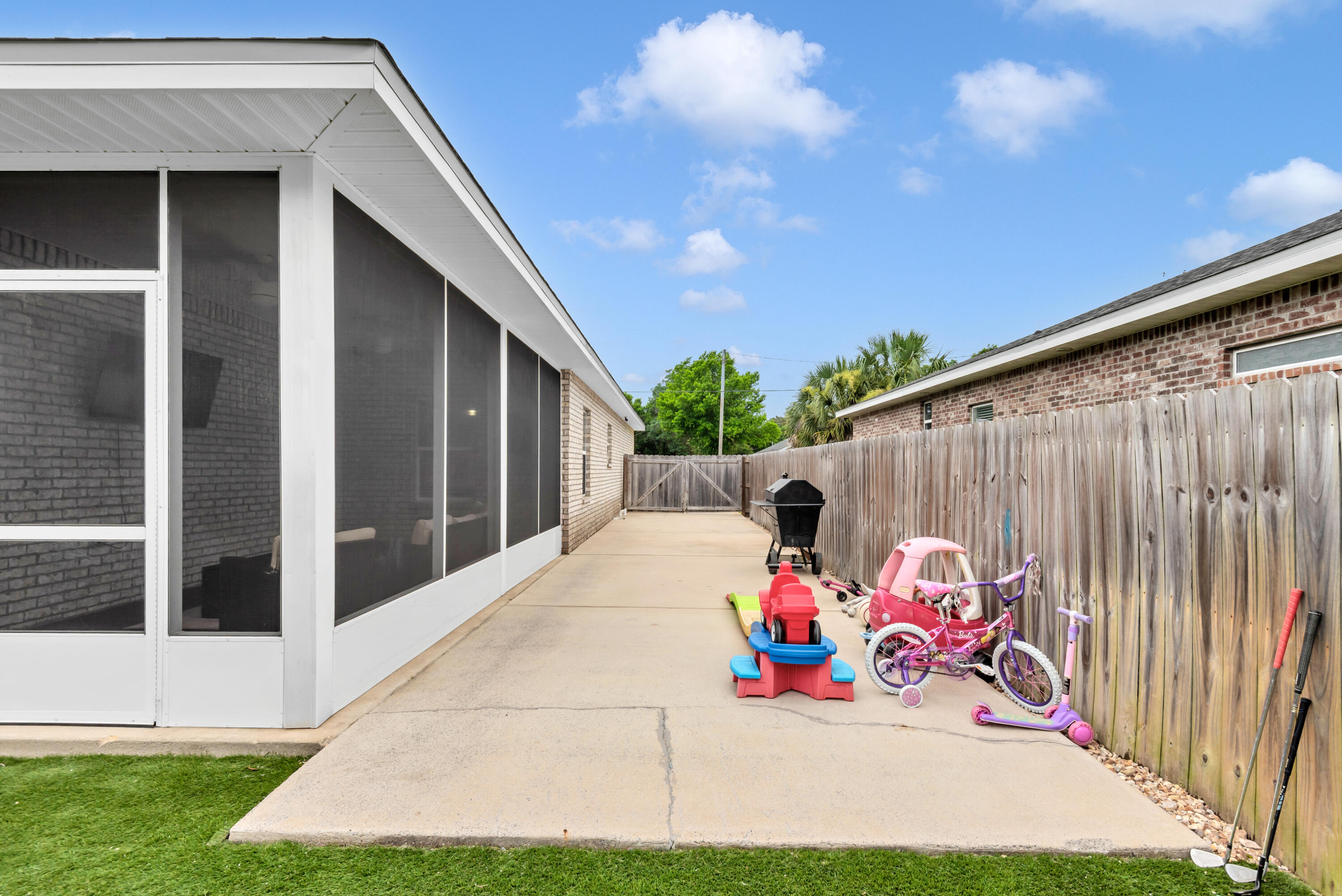 467 Sara Avenue Mary Esther FL 32569