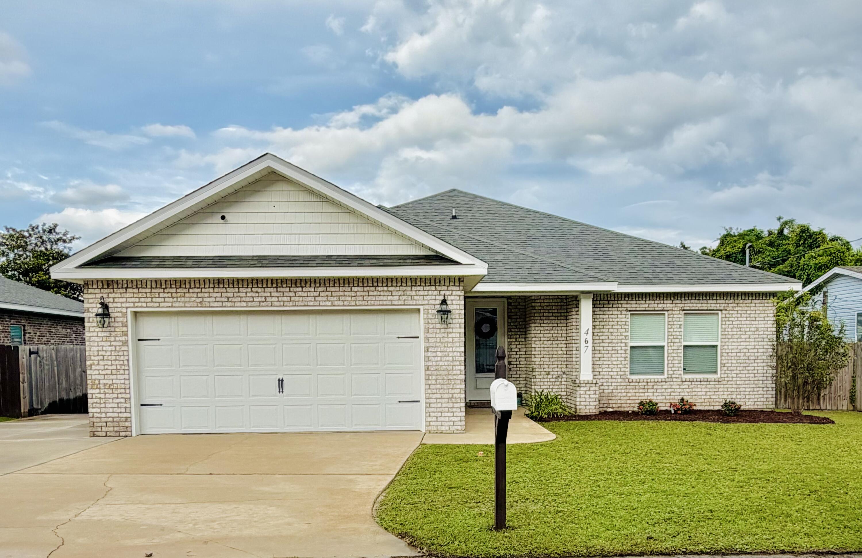 467 Sara Avenue Mary Esther FL 32569