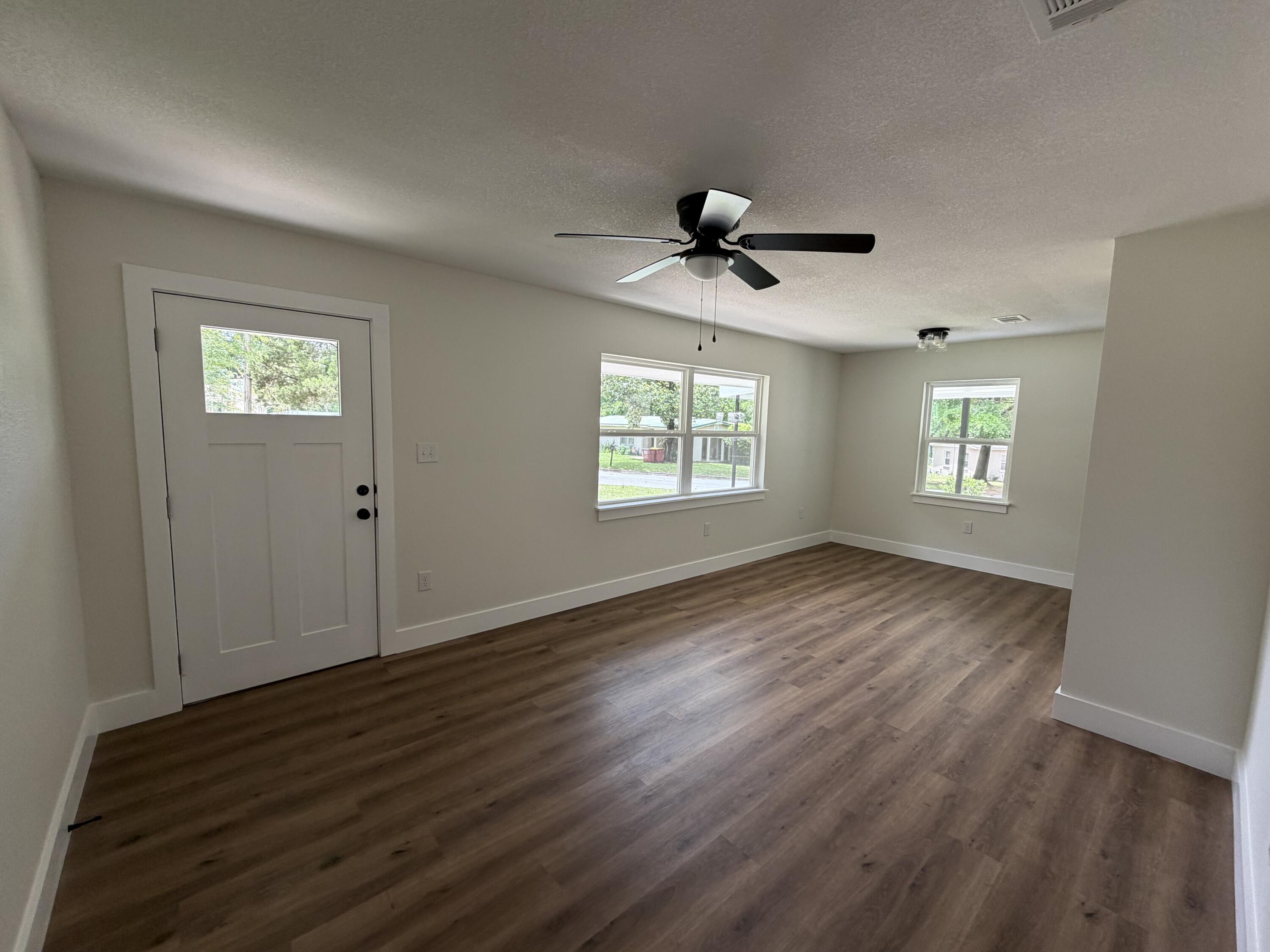 197 W North Avenue Crestview FL 32536