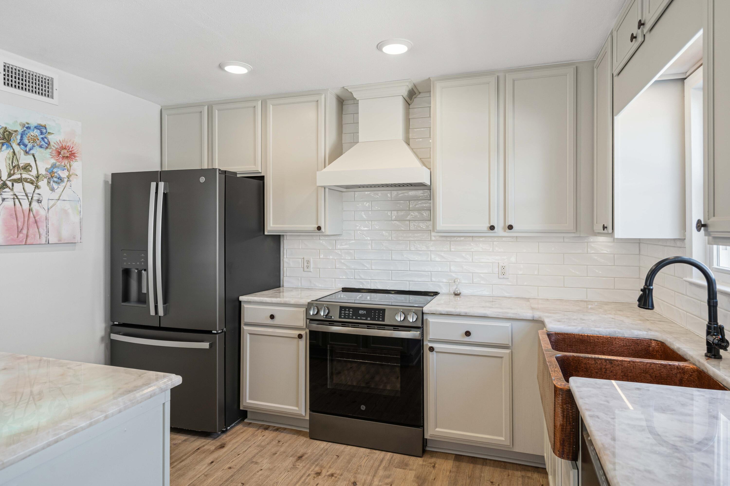 8147 White Sands Boulevard Navarre FL 32566