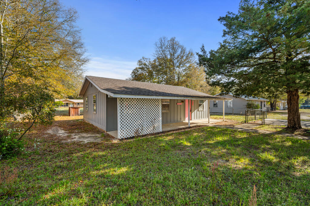 39 Will Kelly Avenue Defuniak Springs FL 32433