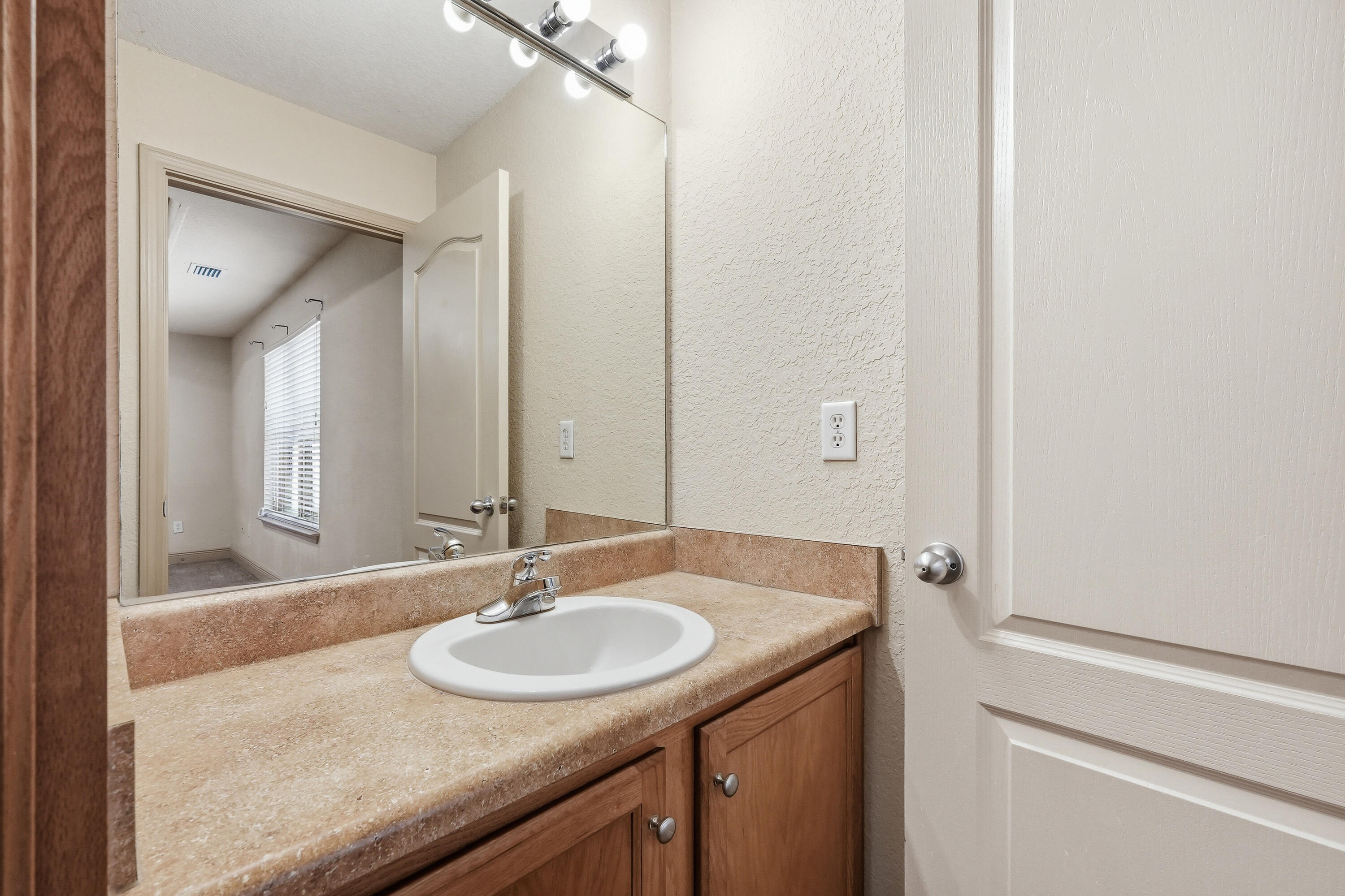 5530 Royal Street Crestview FL 32539