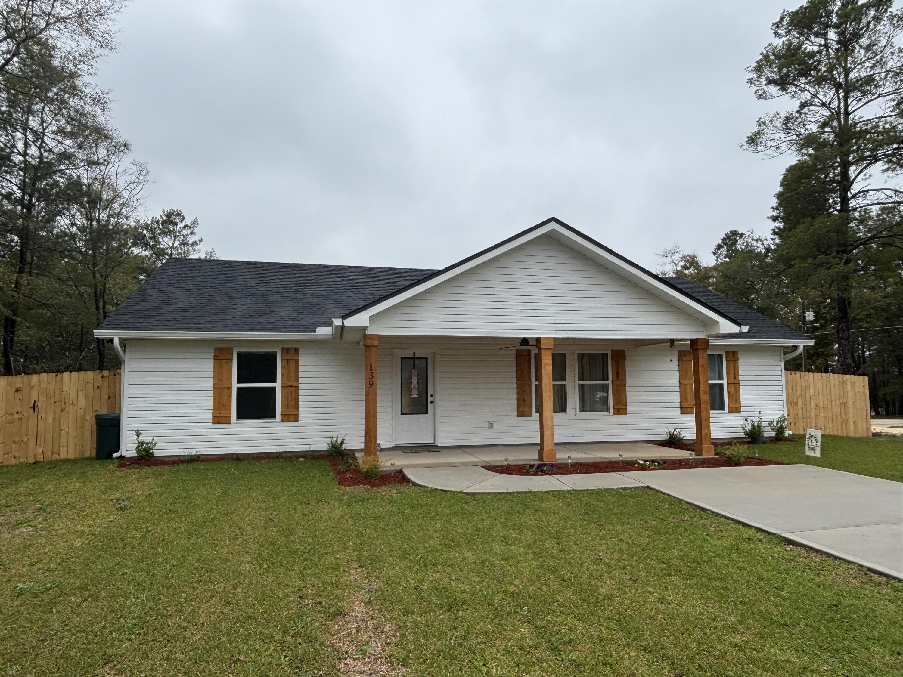 139 Country Boulevard Defuniak Springs FL 32433