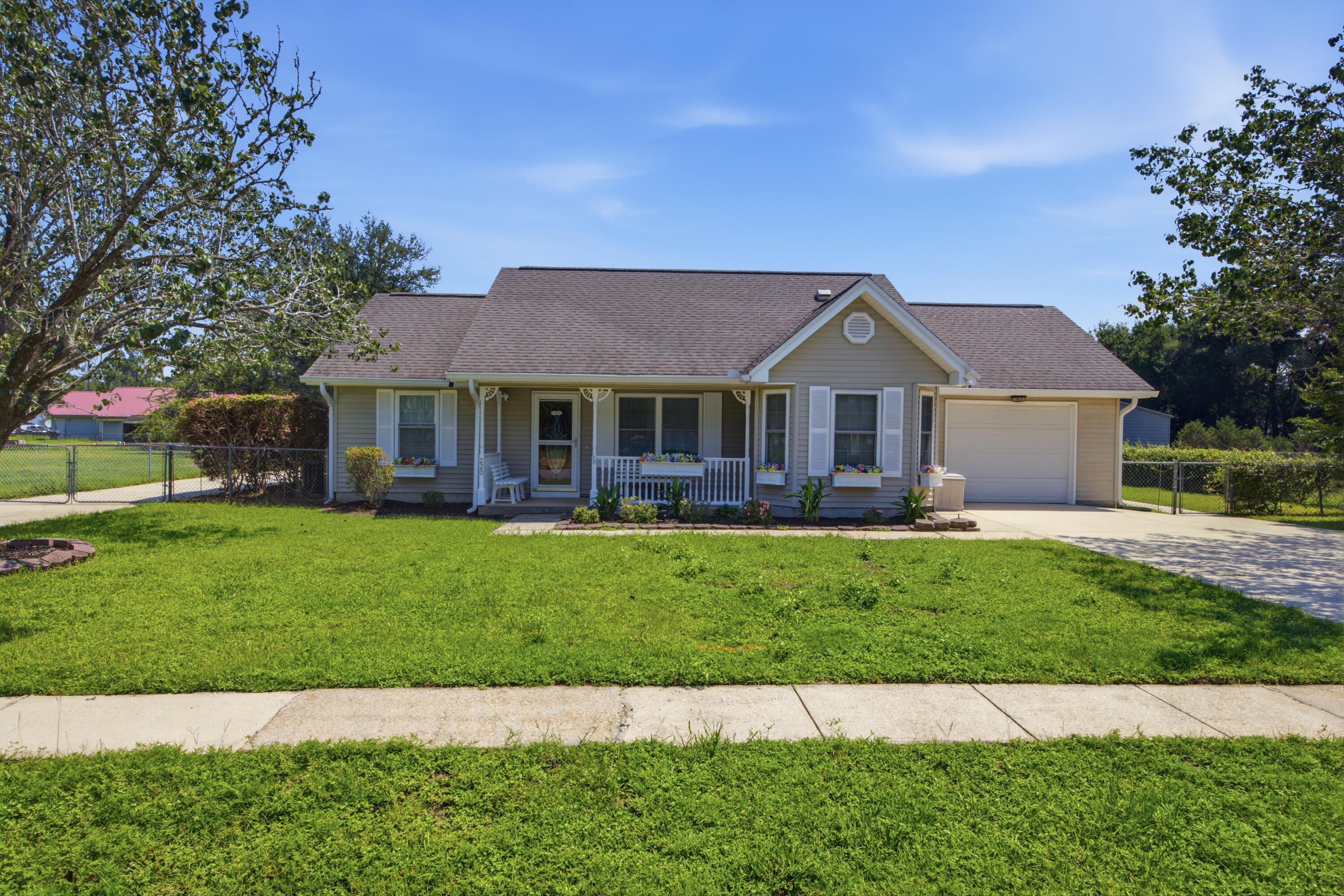 Crestview FL, 220 W Walker Circle