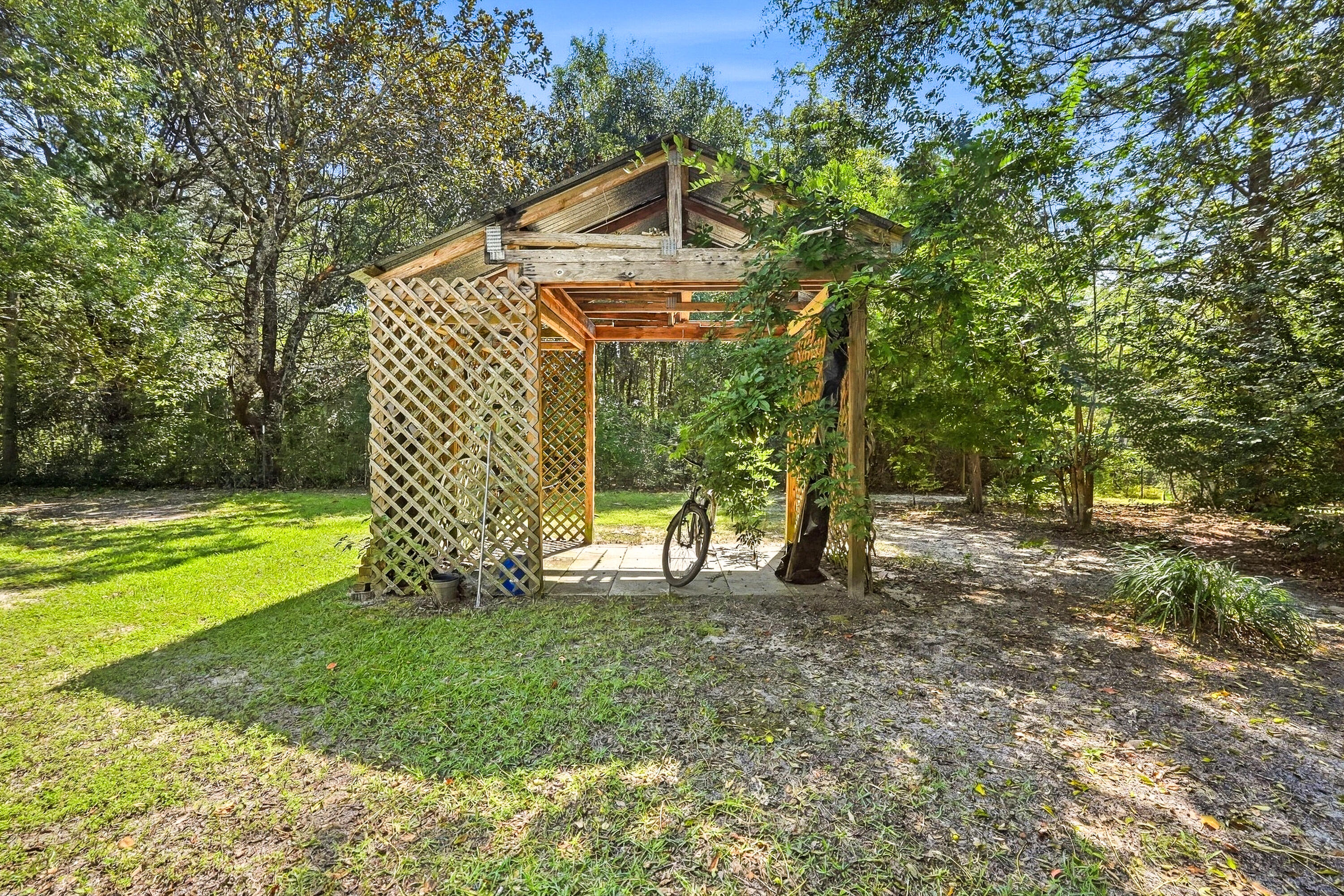 2098 S County Highway 183 Defuniak Springs FL 32435