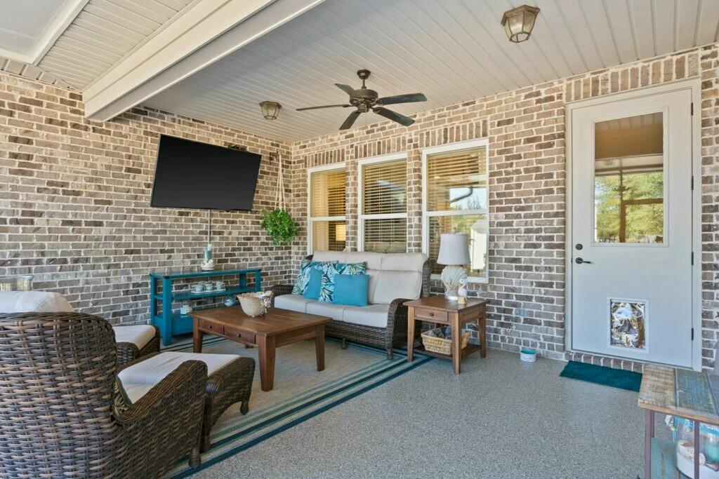 208 Meadow Lake Drive Freeport FL 32439