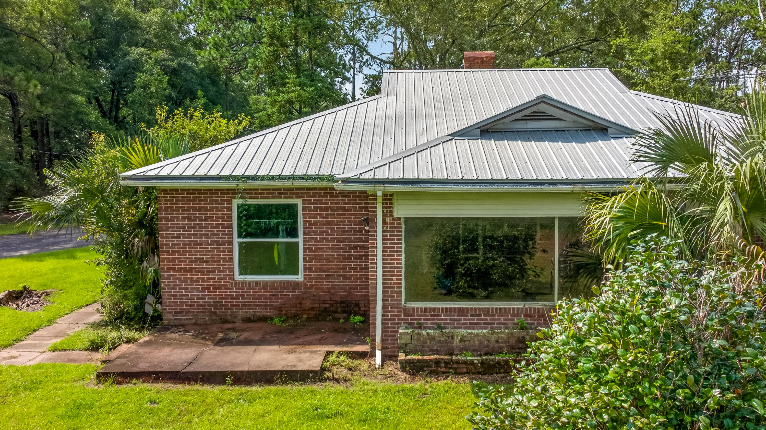 1694 Co Hwy 280a Defuniak Springs FL 32435