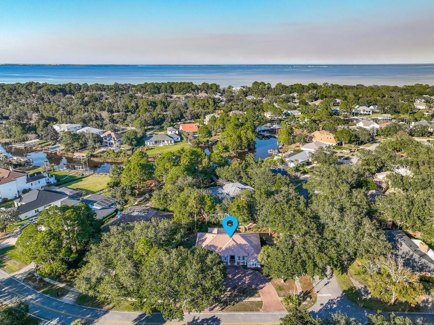 122 W Country Club Drive Destin FL 32541