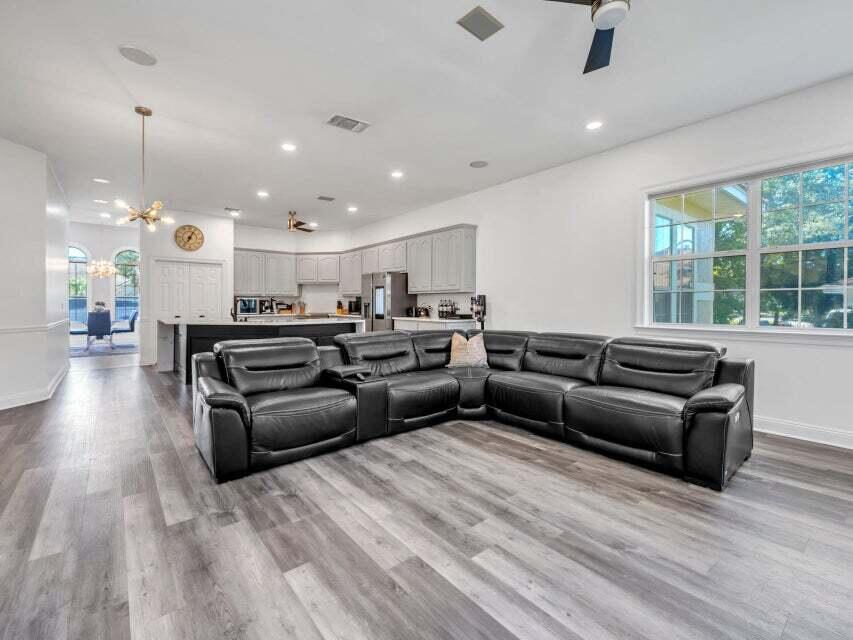 122 W Country Club Drive Destin FL 32541