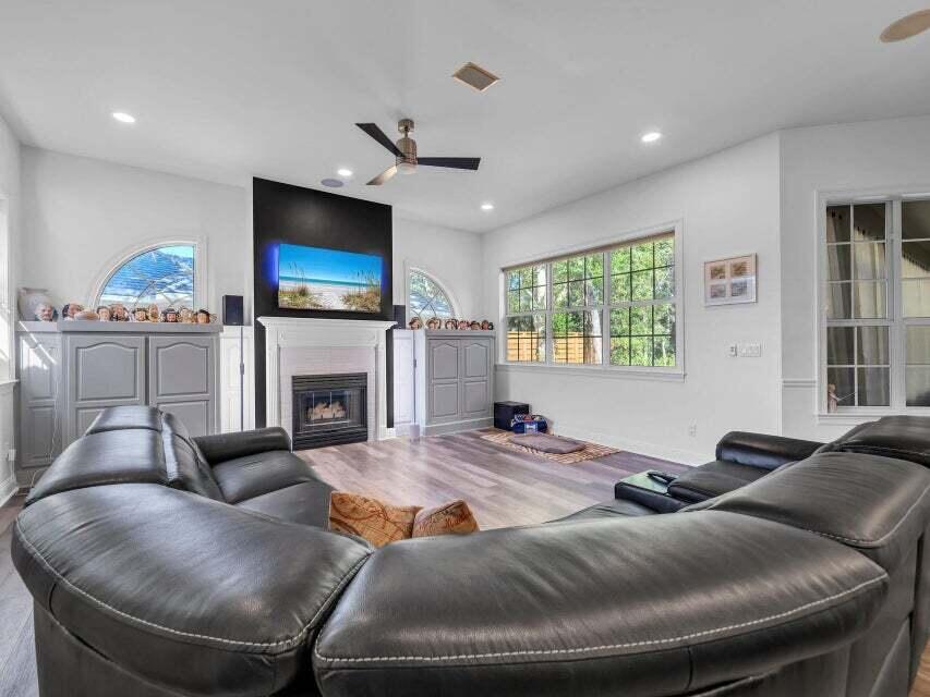 122 W Country Club Drive Destin FL 32541