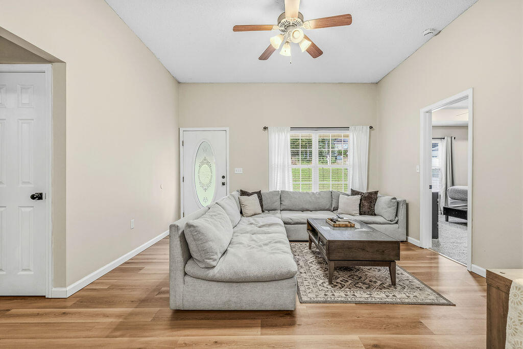 327 Lakeview Drive Crestview FL 32536
