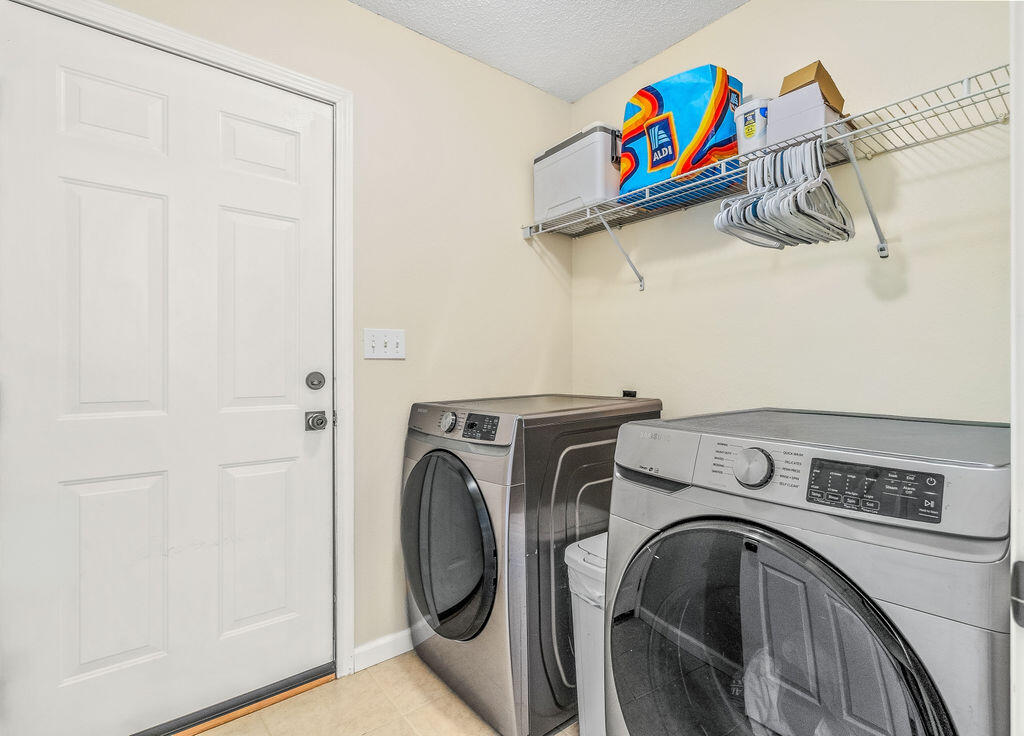 327 Lakeview Drive Crestview FL 32536
