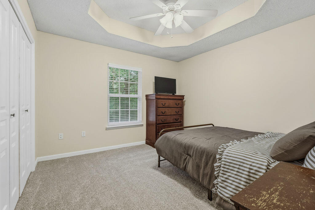 327 Lakeview Drive Crestview FL 32536