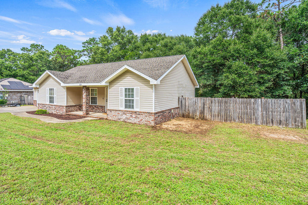 327 Lakeview Drive Crestview FL 32536