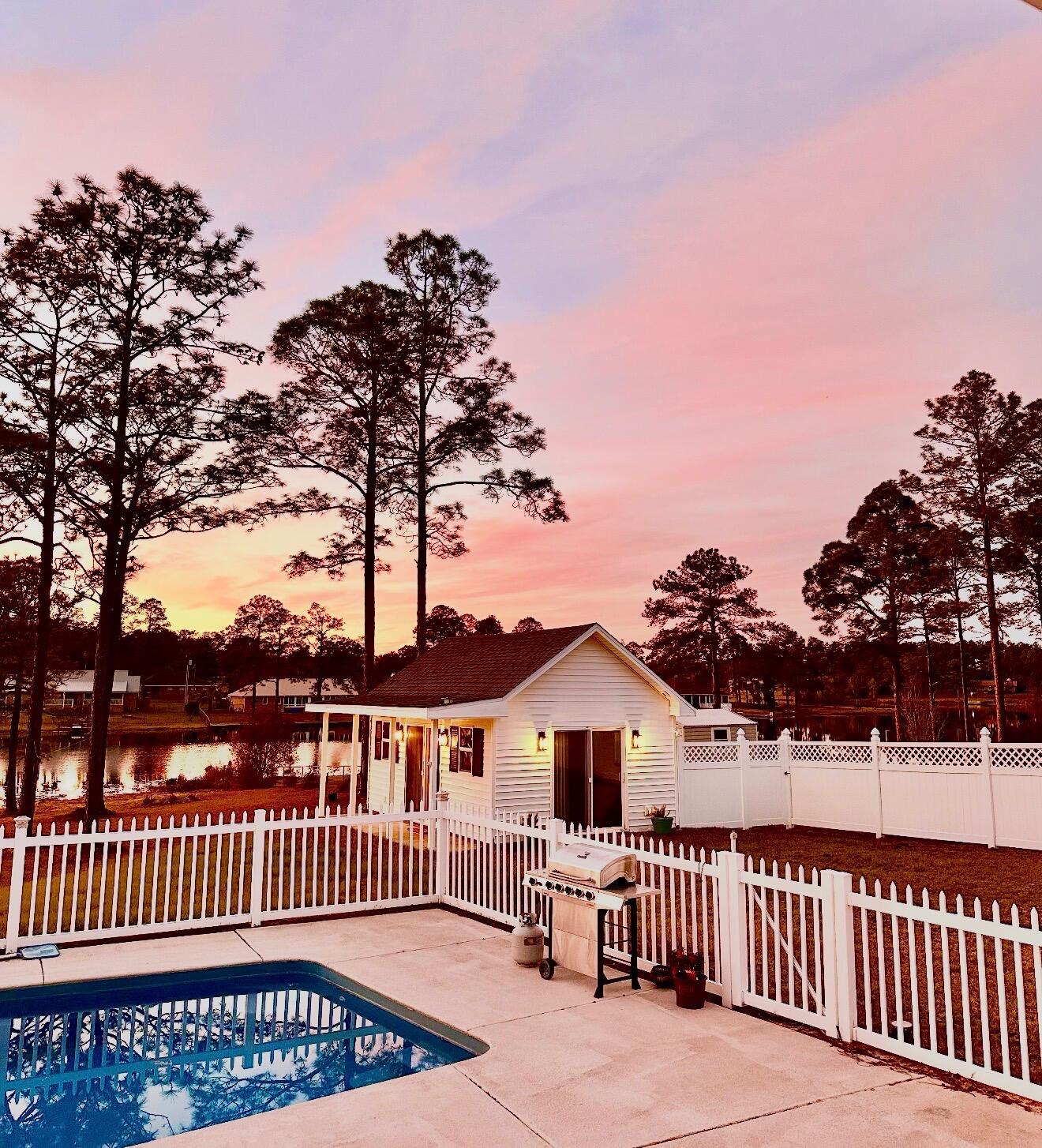 1025 Ten Lake Defuniak Springs FL 32433