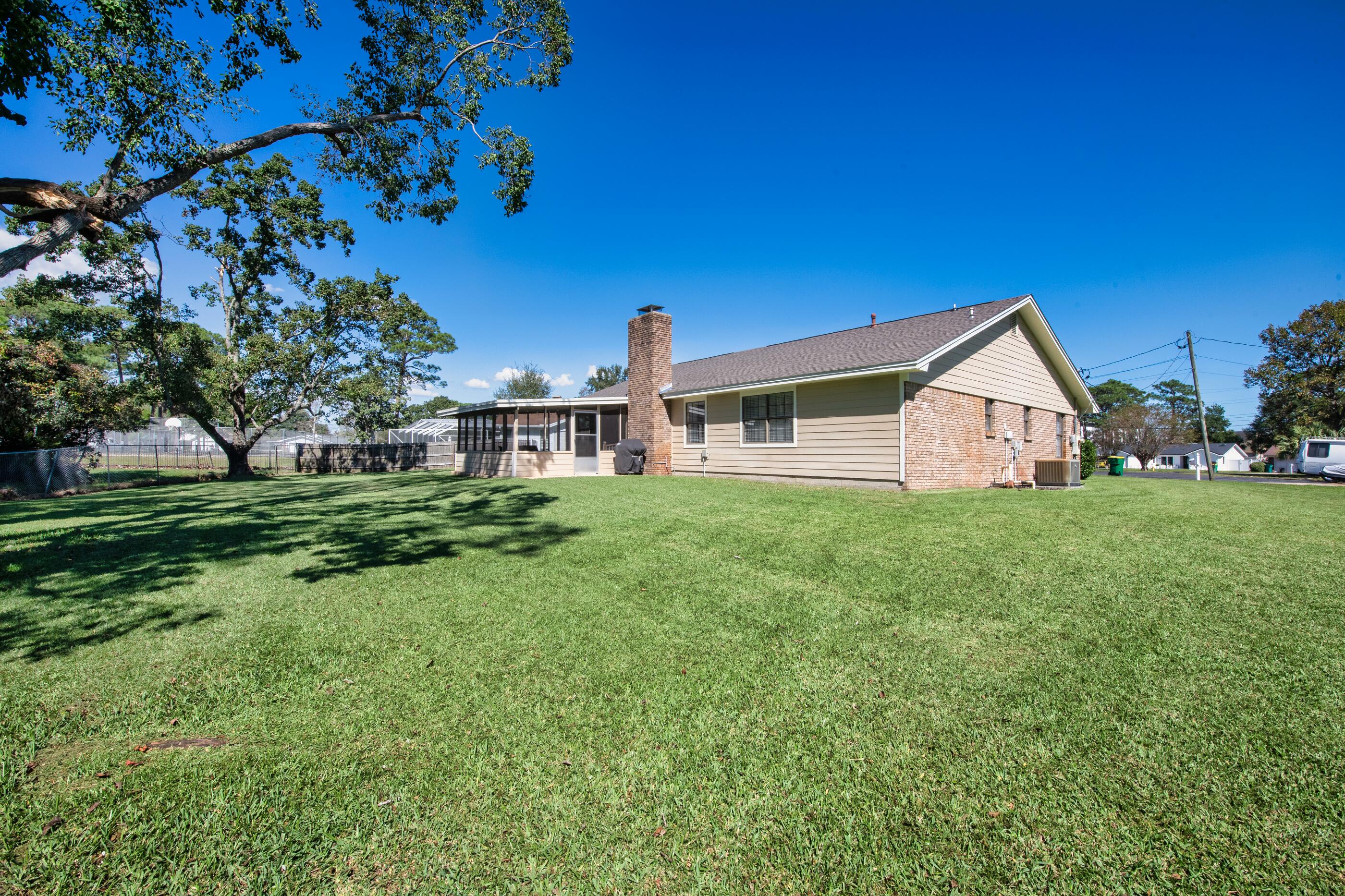 81 Paula Court Mary Esther FL 32569