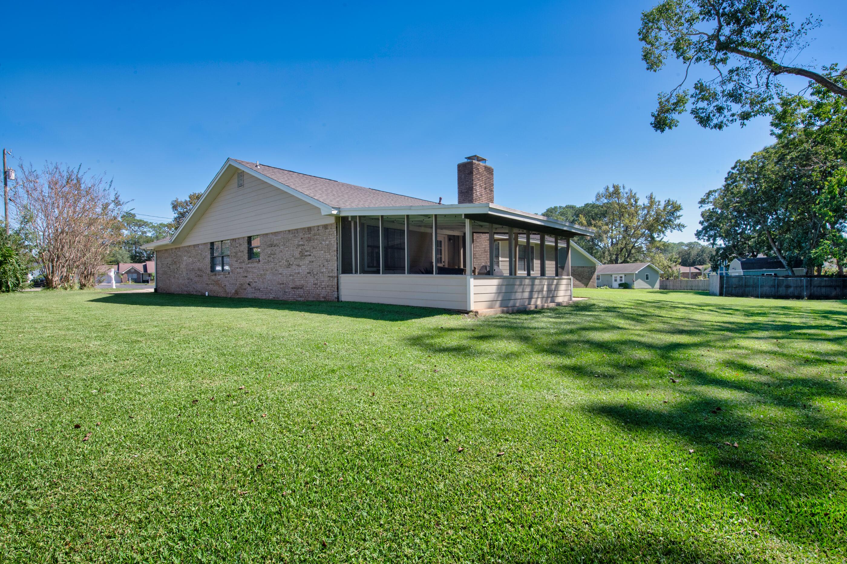 81 Paula Court Mary Esther FL 32569