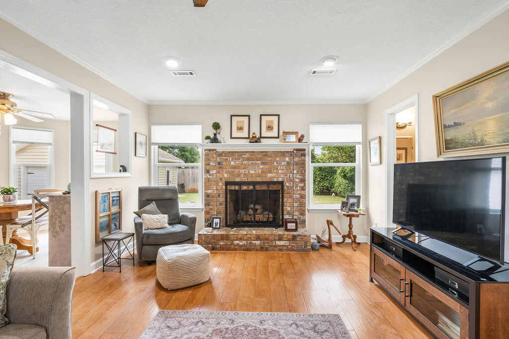 15 Winfield Way Mary Esther FL 32569