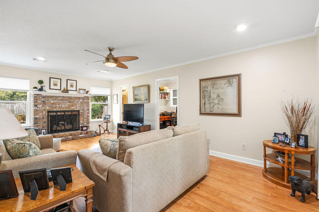 15 Winfield Way Mary Esther FL 32569