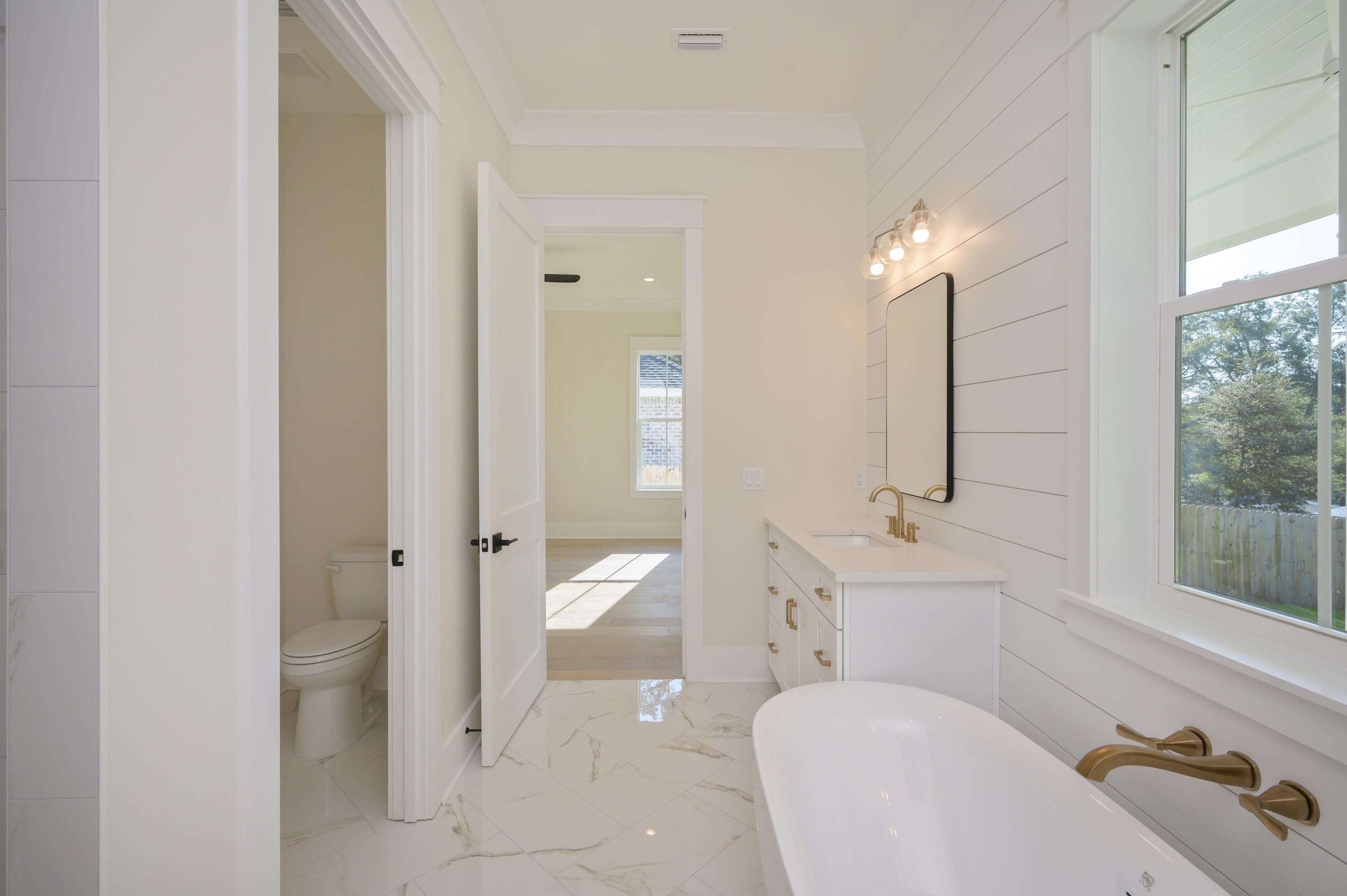 289 E Glen Avenue Valparaiso FL 32580