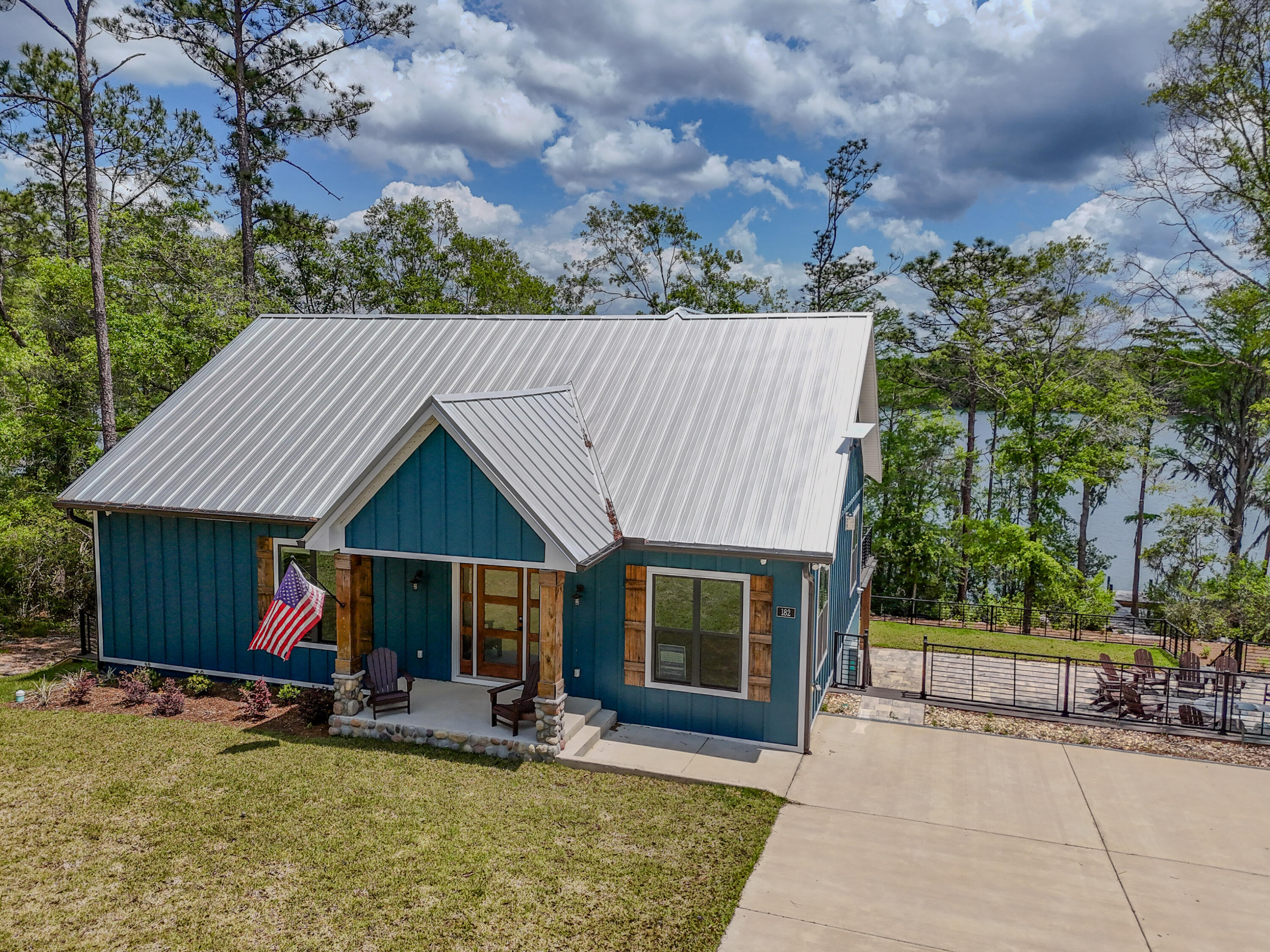 182 Blue Pond Circle Ponce De Leon FL 32455