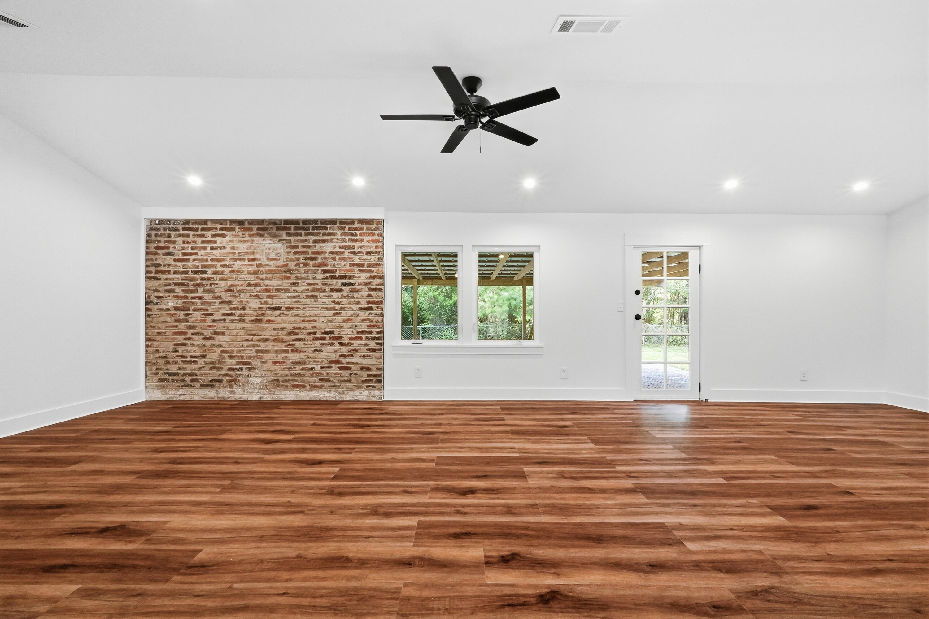 4104 County Highway 1087 Defuniak Springs FL 32433