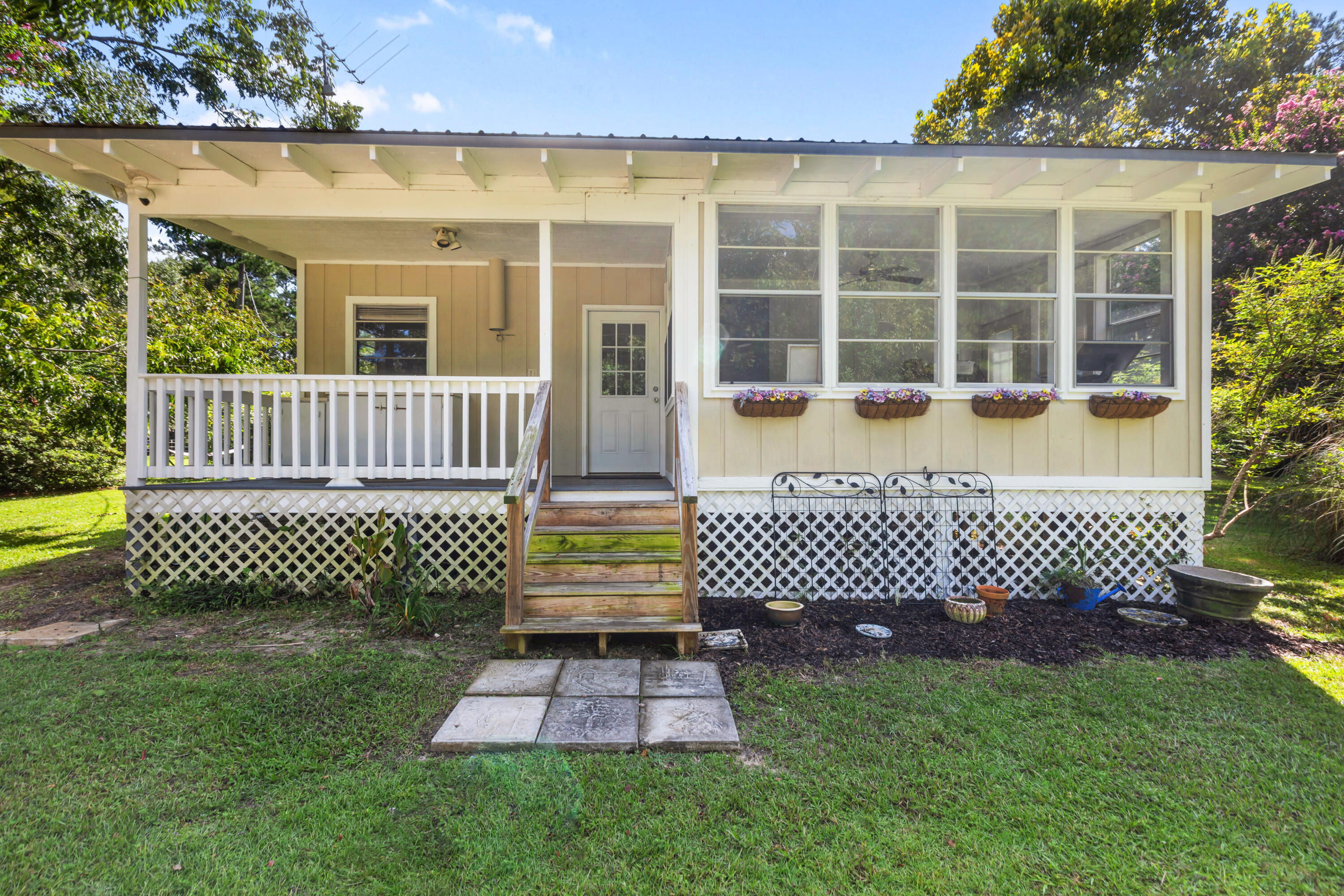 8168 N Highway 85 Laurel Hill FL 32567