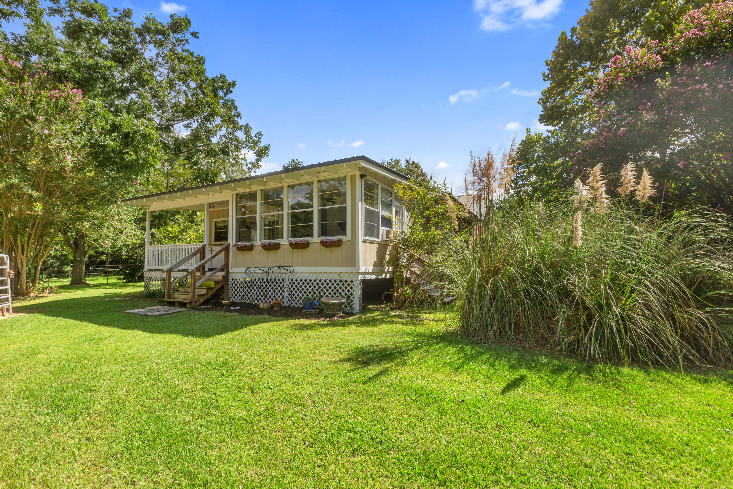8168 N Highway 85 Laurel Hill FL 32567
