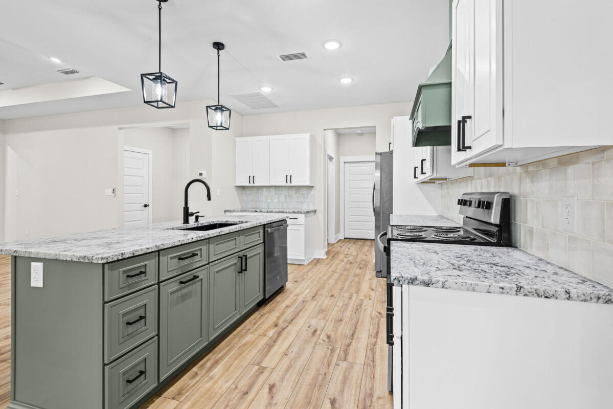 699 Pinewood Drive Defuniak Springs FL 32433