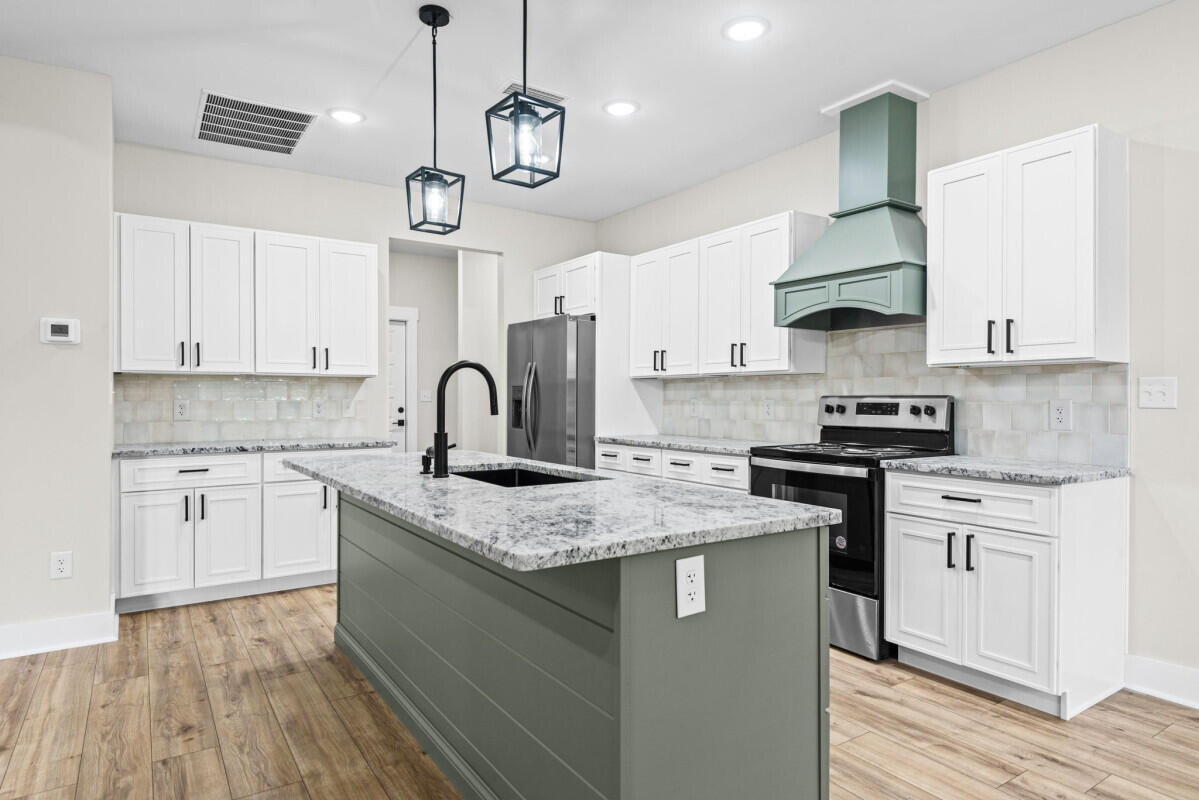 699 Pinewood Drive Defuniak Springs FL 32433