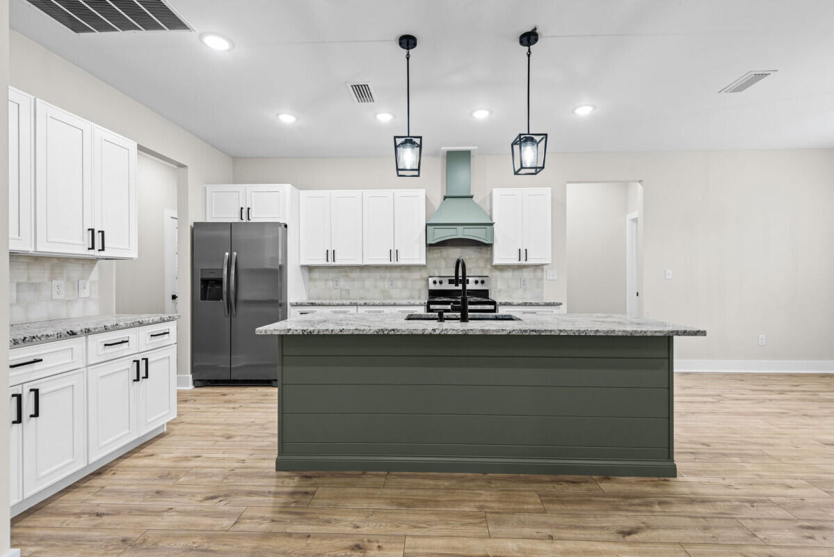 699 Pinewood Drive Defuniak Springs FL 32433