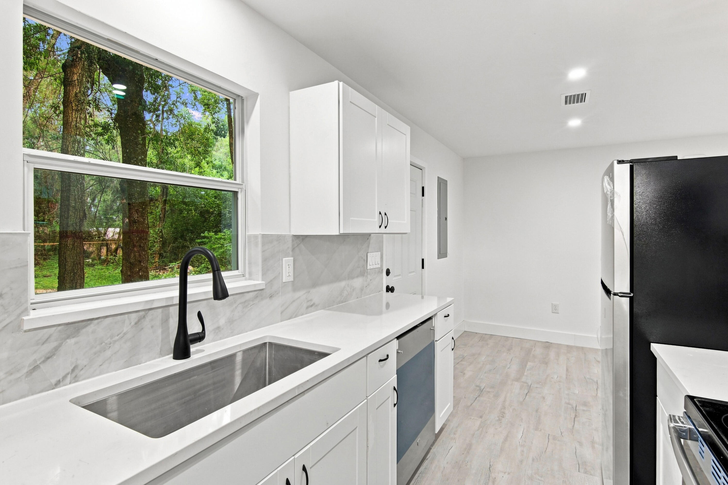 101 W Live Oak Avenue Defuniak Springs FL 32435